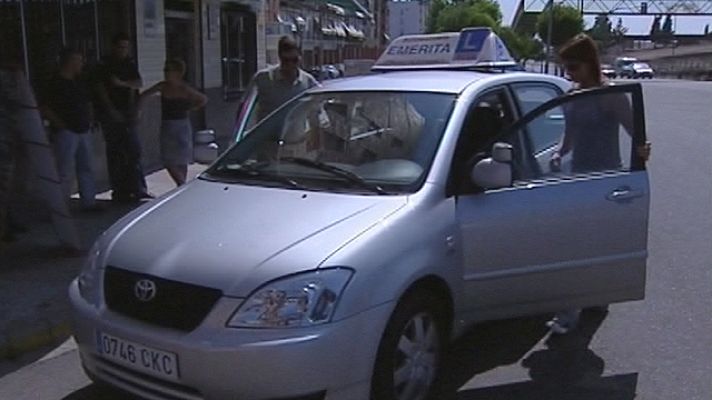 Telediario 1 - Conseguir el carné de conducir cuesta como media poco más de 800 euros