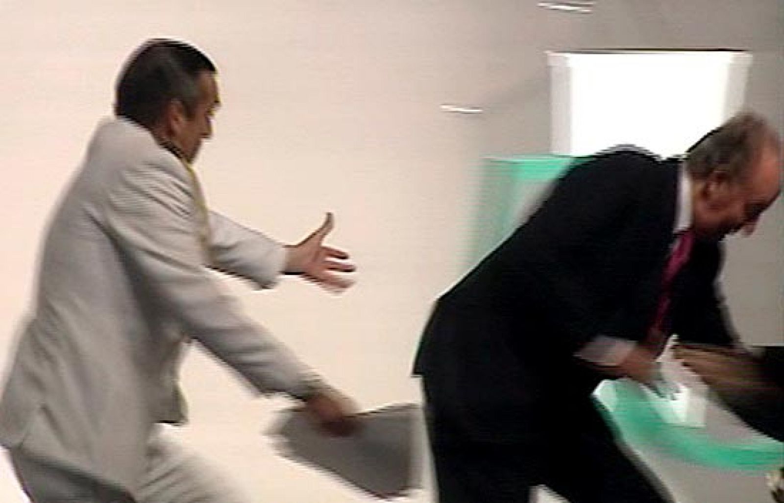 El Rey tropieza en Barcelona | Ver