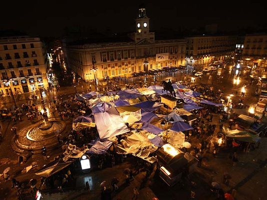 Telediario 1 - Los acampados resisten en Sol