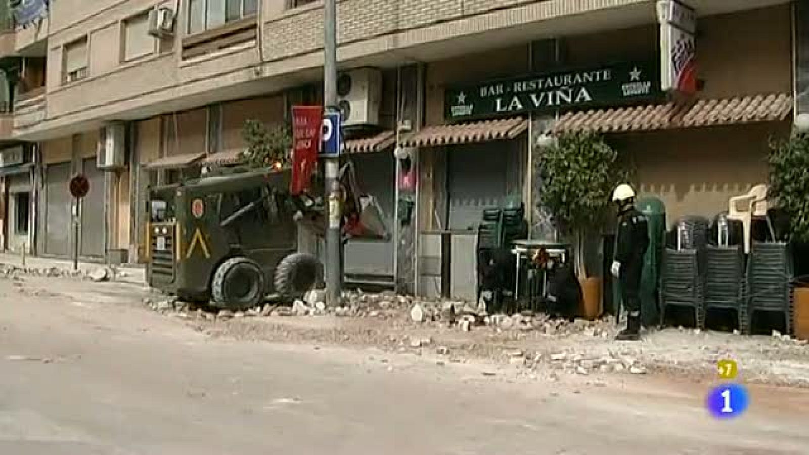 Comando Actualidad - Después del terremoto - Comprobando los edificios