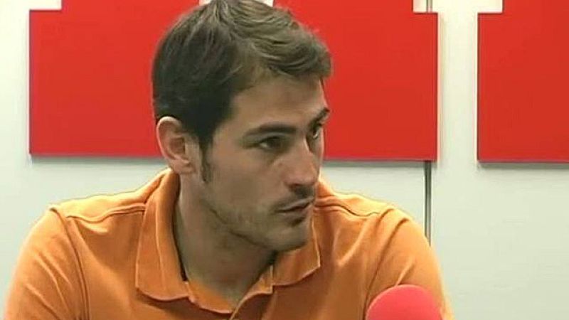 El portero del Real Madrid y la selección Iker Casillas ha asegurado que aunque lleve mes y medio sin hablar con Xavi, "en cuanto" se vean "no habrá ningún problema".