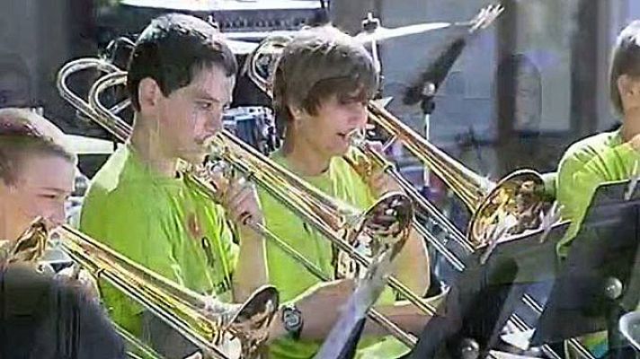 Telediario 1 - La música se adueña de las calles