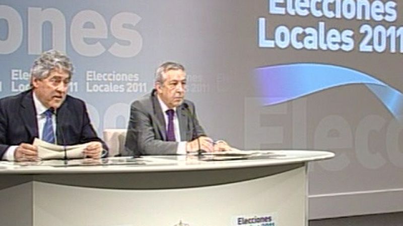 El Gobierno destaca la "normalidad" en la apertura de los colegios