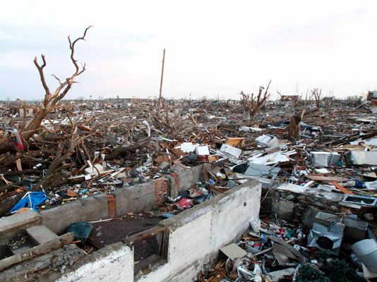  - Un tornado deja 89 muertos en EEUU