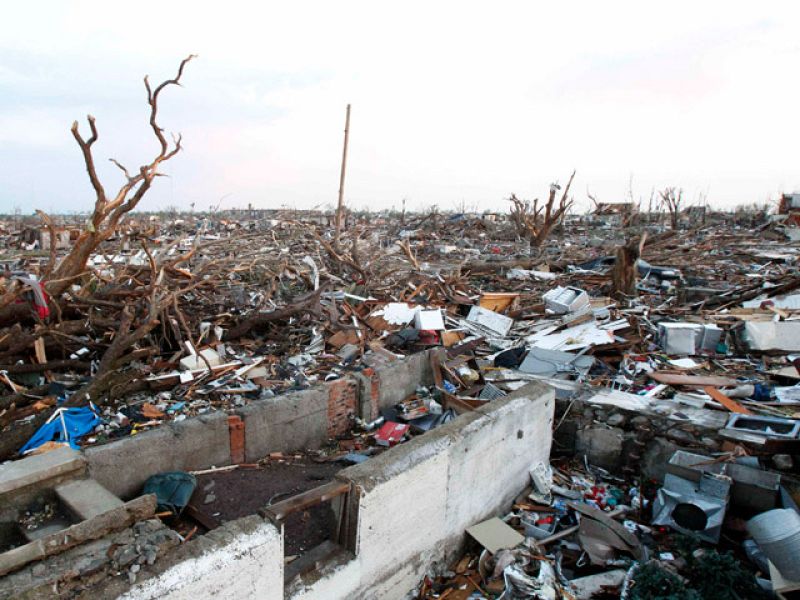 Al menos 89 personas han muerto como consecuencia del tornado que  arrasó este domingo la localidad de Joplin, en el estado de Missouri, en el centro-oeste de Estados Unidos, según el último balance  ofrecido este lunes por las autoridades locales.
