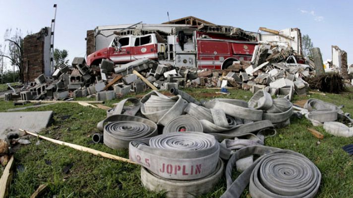 Telediario 1 - Aumentan las víctimas del tornado