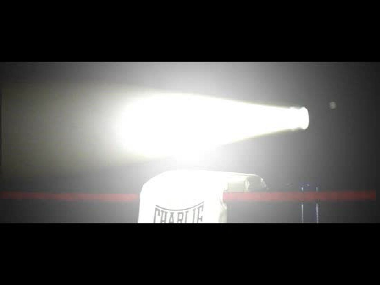 Versión Española. A Golpes