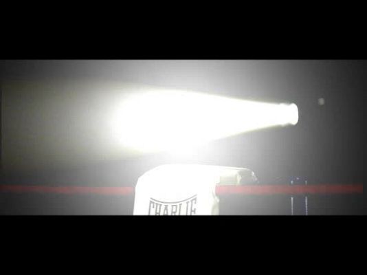 Versión española - A golpes