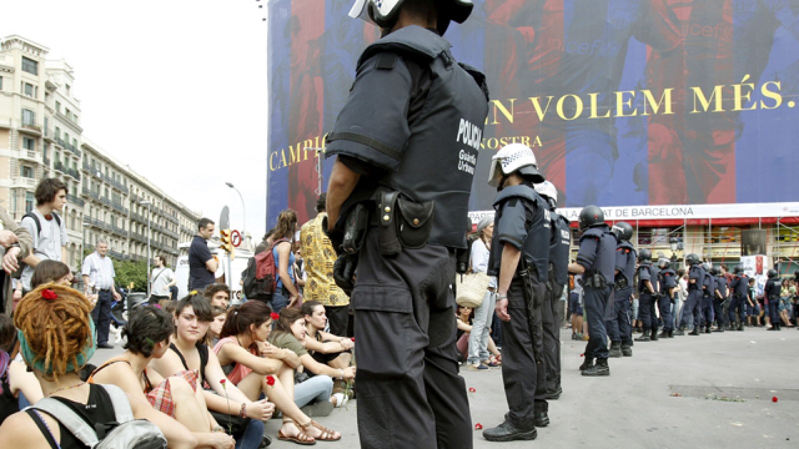 Enfrentamientos  entre los mossos d'esquadra y los acampados del 15-M en Barcelona