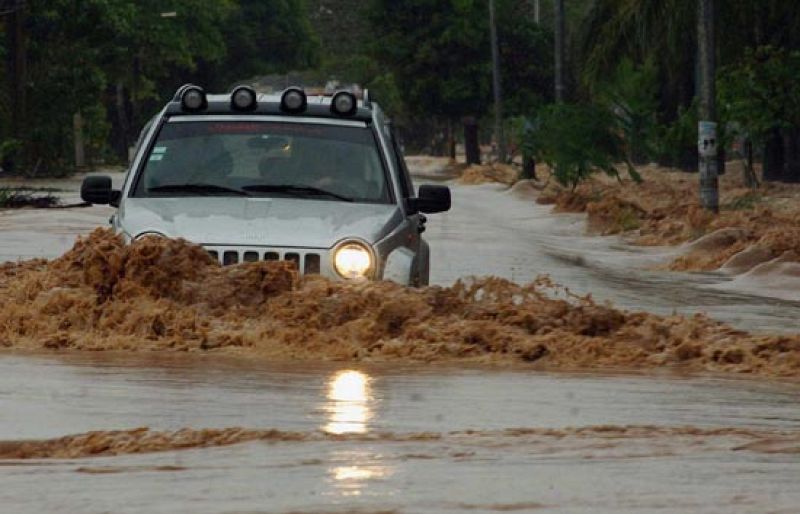 La tormenta Alma descarga sobre Nicaraguaica se mantiene la alerta roja.