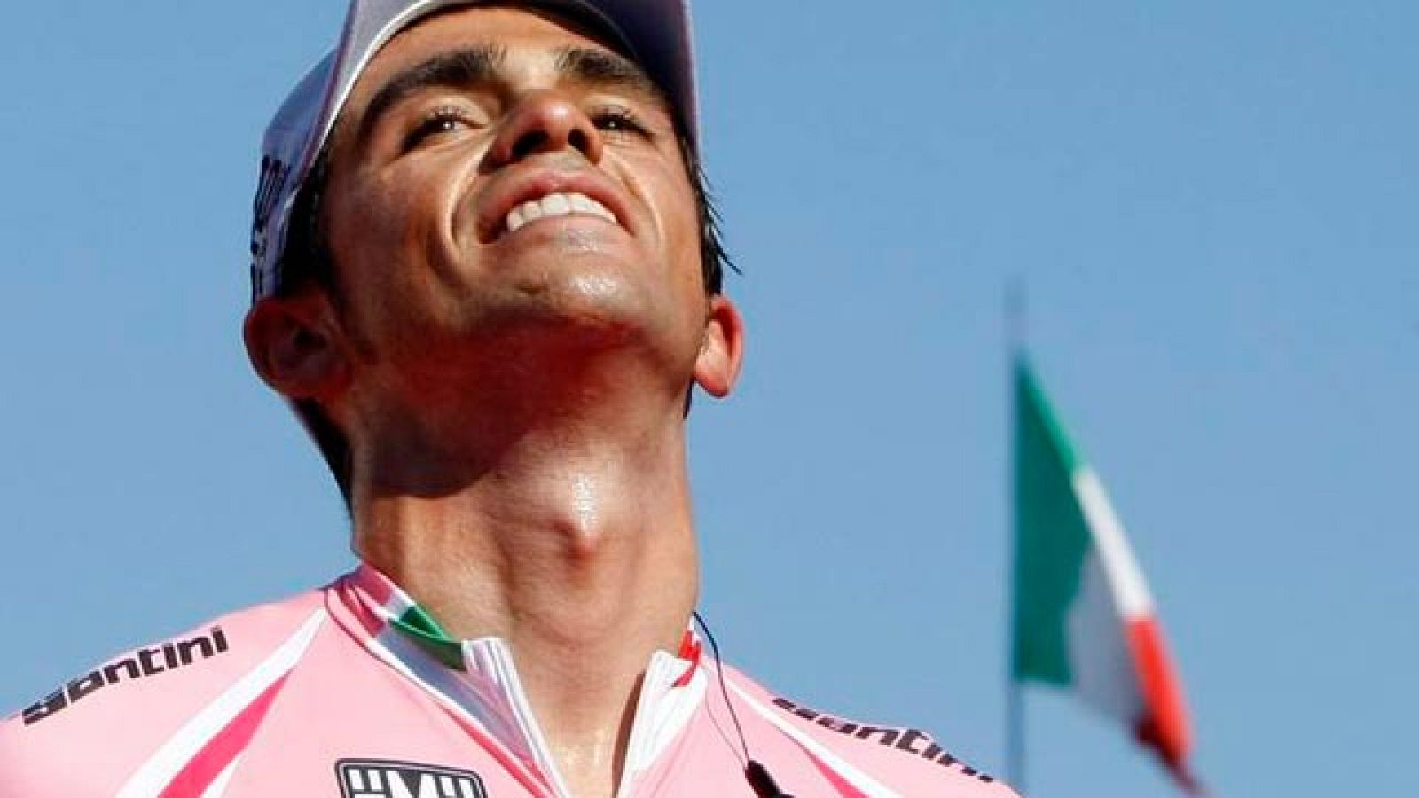 Contador, gafado con el himno