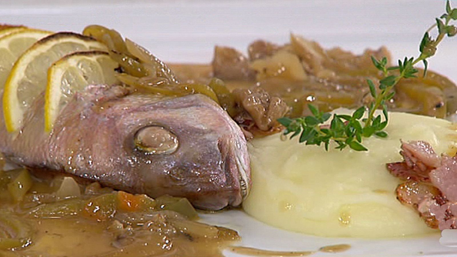 Brecas asadas con patatas y frutos secos