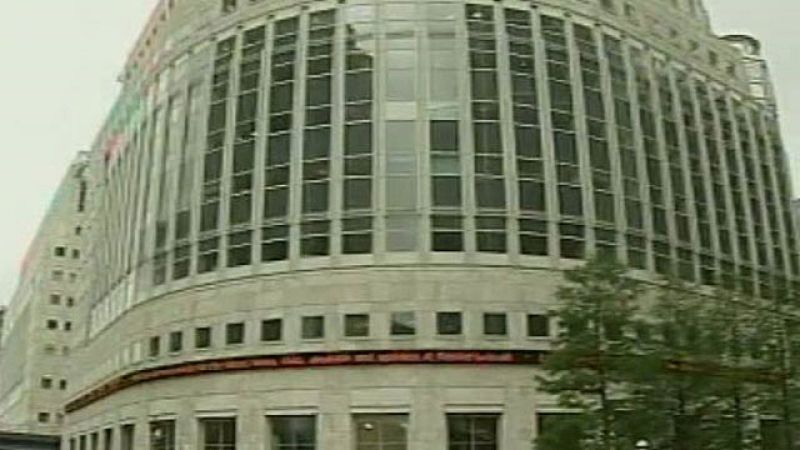 Un informe elaborado por la Comisión Especial Europea sobre la crisis propone medidas como la emisión de un eurobono y la implantación de un impuesto sobre transacciones financieras, con el objetivo de impulsar la cohesión económica.