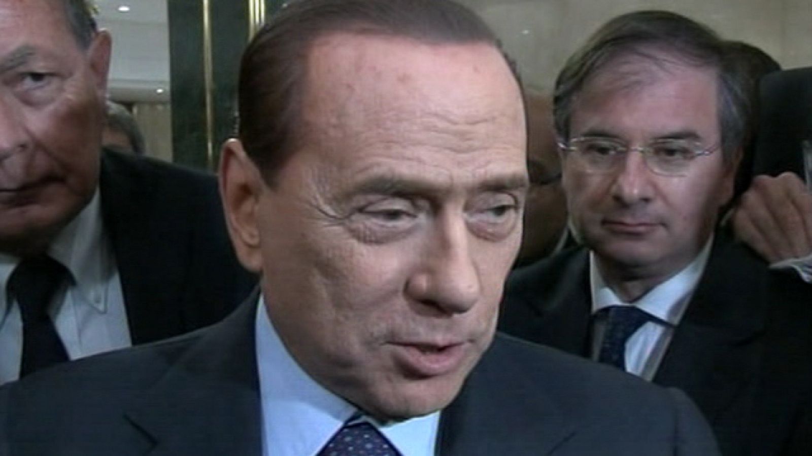 Berlusconi analiza con sus colaboradores los resultados
