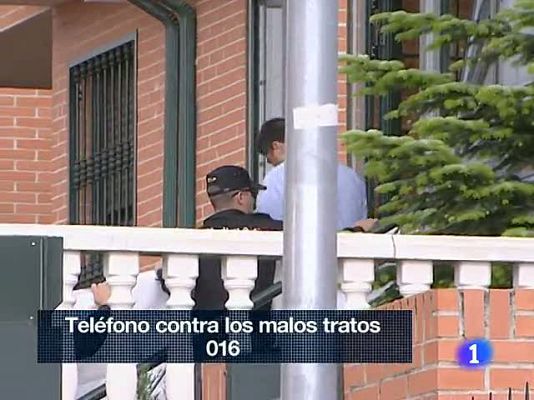 Telediario 1 - Una mujer muere en Móstoles tras ser acuchillada supuestamente por su expareja
