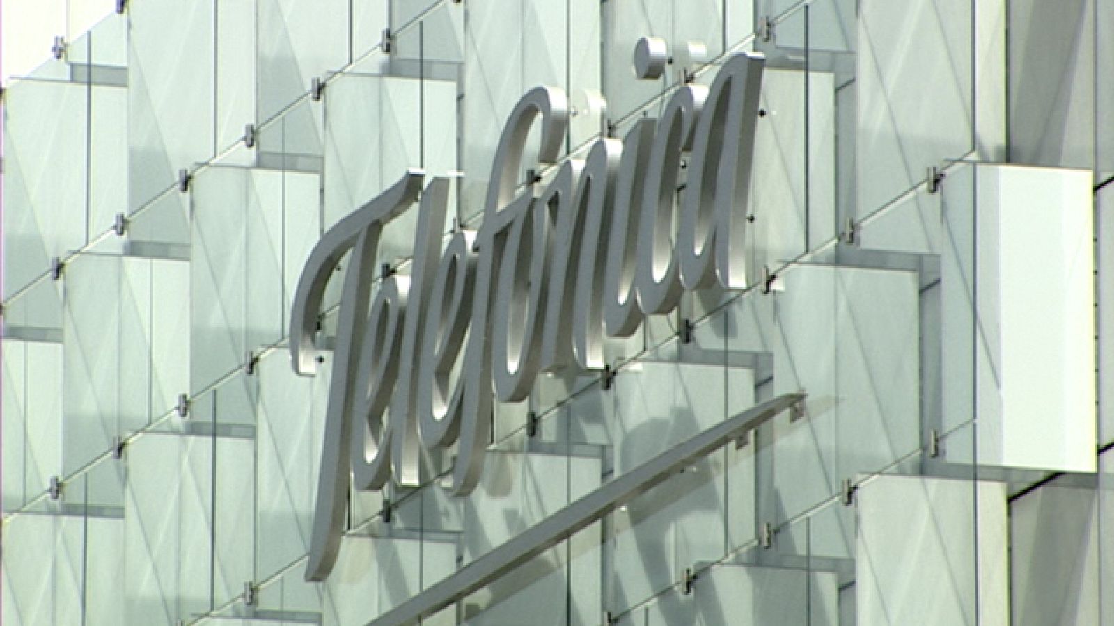 Los sindicatos creen que Telefónica repercutirá en los trabajadores el gasto del ERE