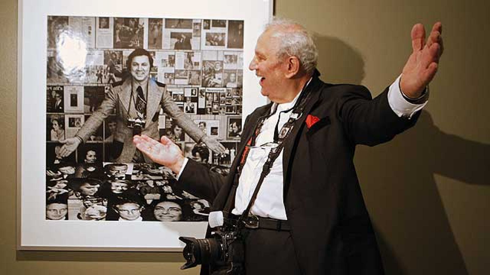 Las revistas más prestigiosas se peleaban por su fotos, y eso que él fue el padre de los "paparazzi". Casi todas las celebridades pasaron por el objetivo de Ron Galella, que ha estado en Photoespaña, donde ha aireado algunos secretos (01/06/2011),