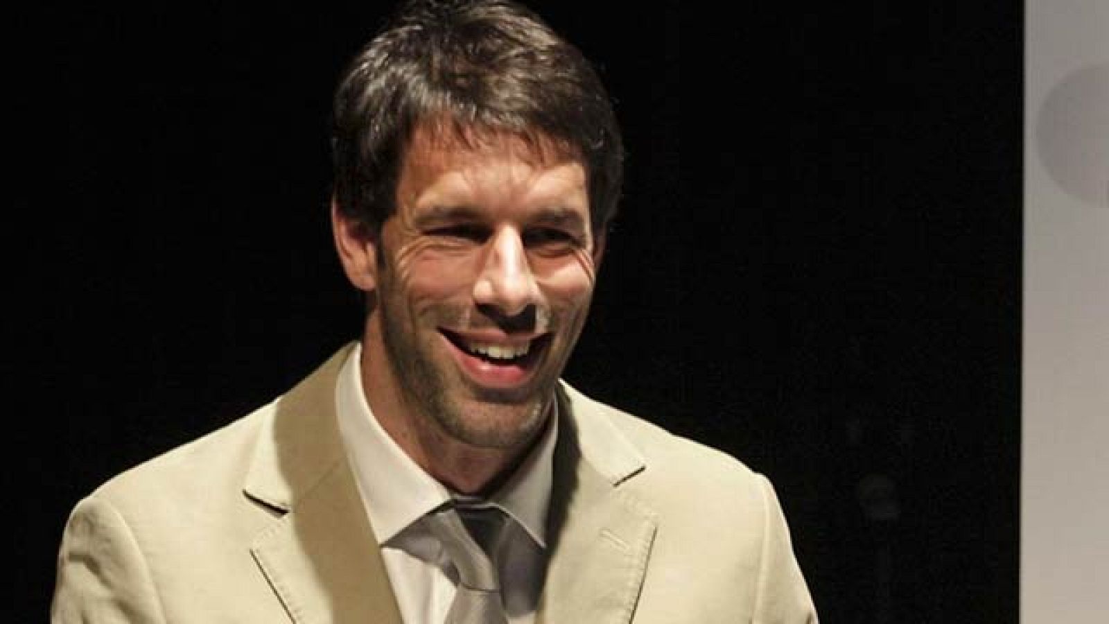 Van Nistelrooy ficha por el Málaga | Ver