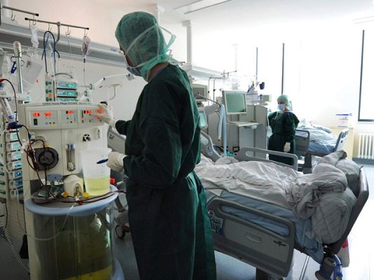 Telediario 1 - El brote de E.coli, por cepa rara