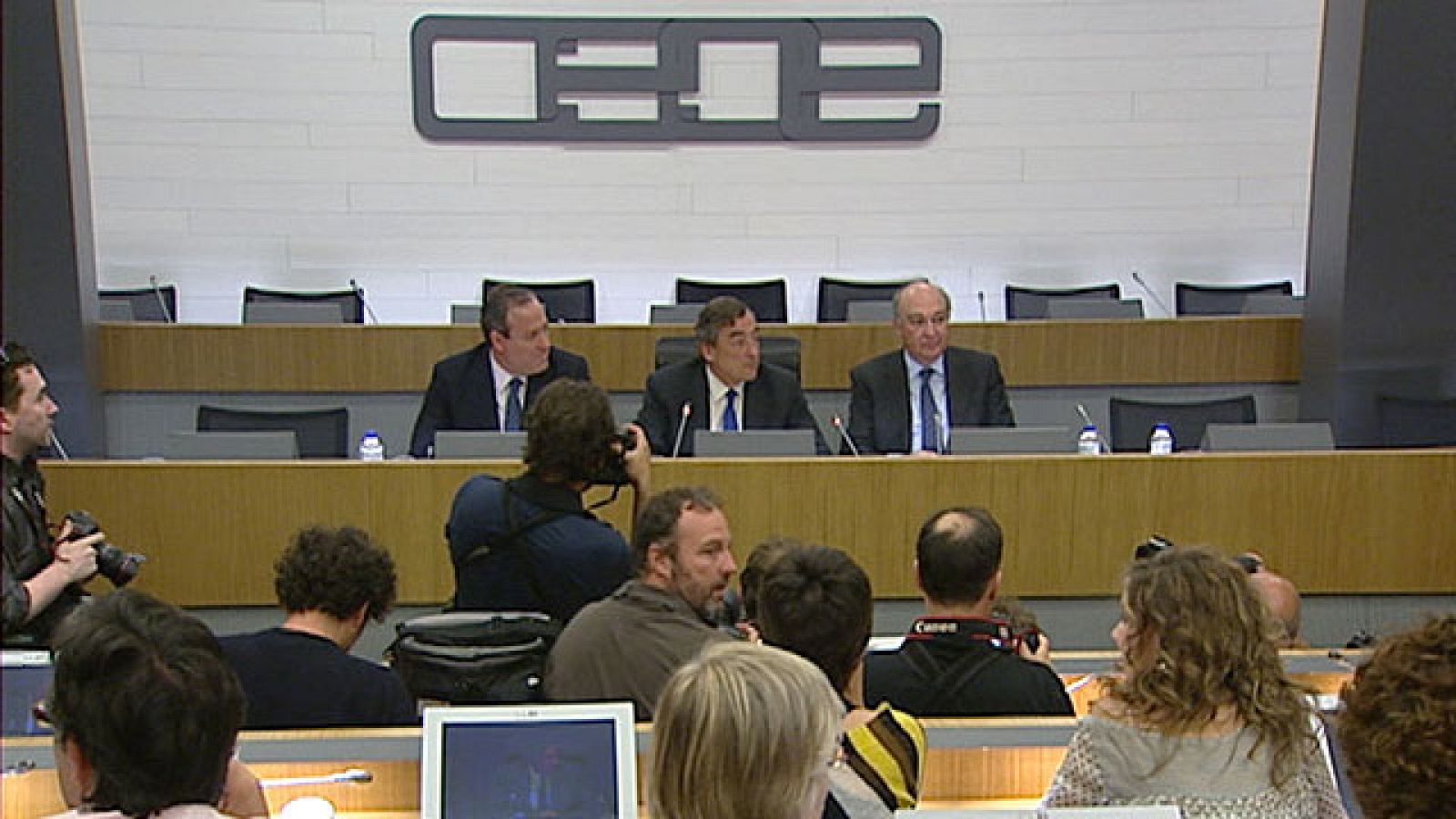 Los sindicatos aseguran que el cambio en el diálogo se debió a los resultados de las elecciones, la patronal lo niega