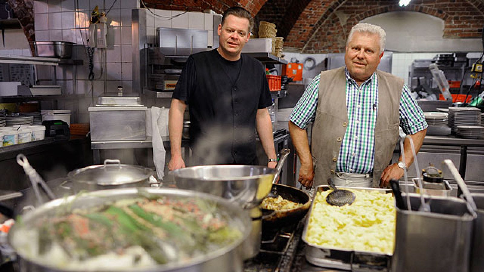 Telediario 2 en cuatro minutos fin de semana - 04/06/11