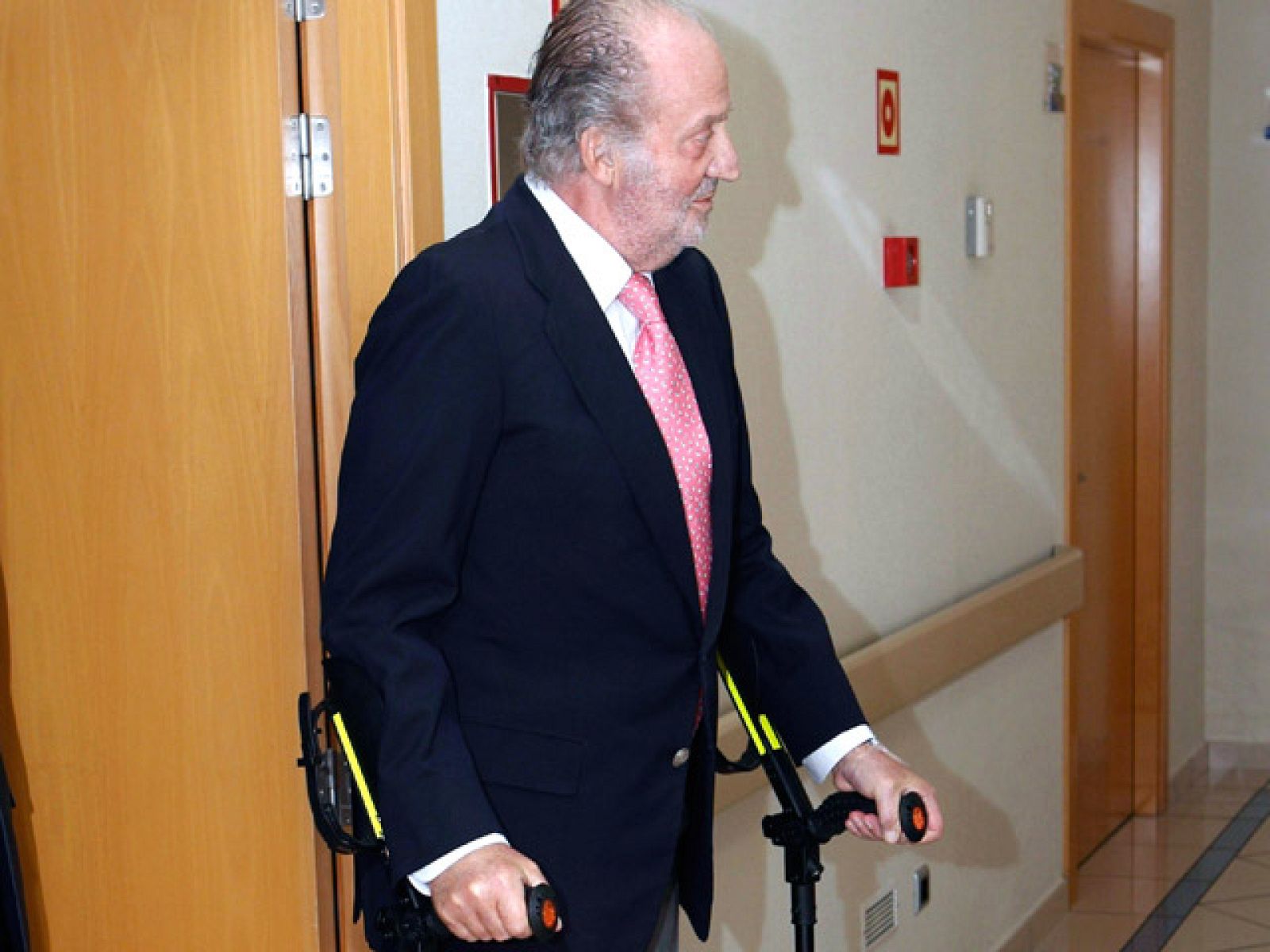El rey ha recibido el alta médica en el hospital San José de Madrid