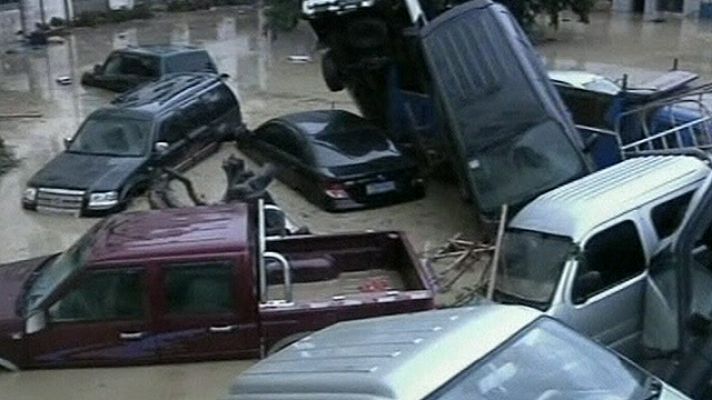 Telediario 1 - China sufre sequías e inundaciones