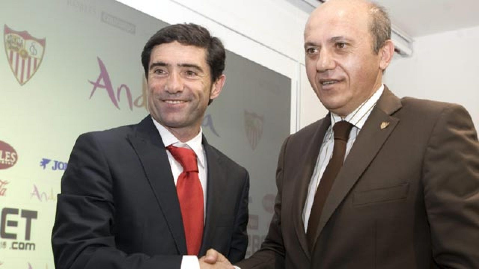 El técnico asturiano ya ha sido presentado como entrenador del club hispalense