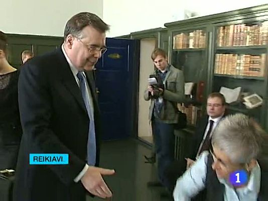 Telediario 1 - Geir Haarde, el ex primer ministro islandés, rechaza su responsabilidad en la crisis