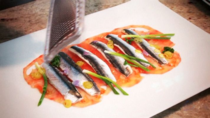 Destino: España - Anchoas con tomate y cebollino
