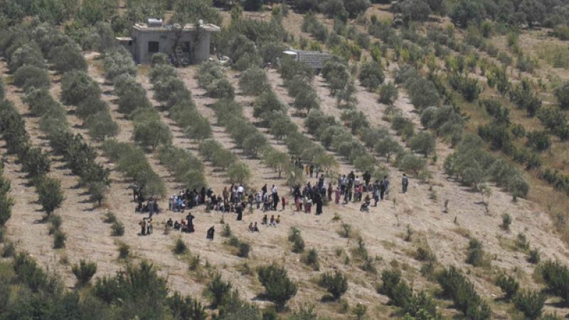 Cientos de sirios huyen de la violencia y la represión del régimen de Bachar el Asad hacia Turquía