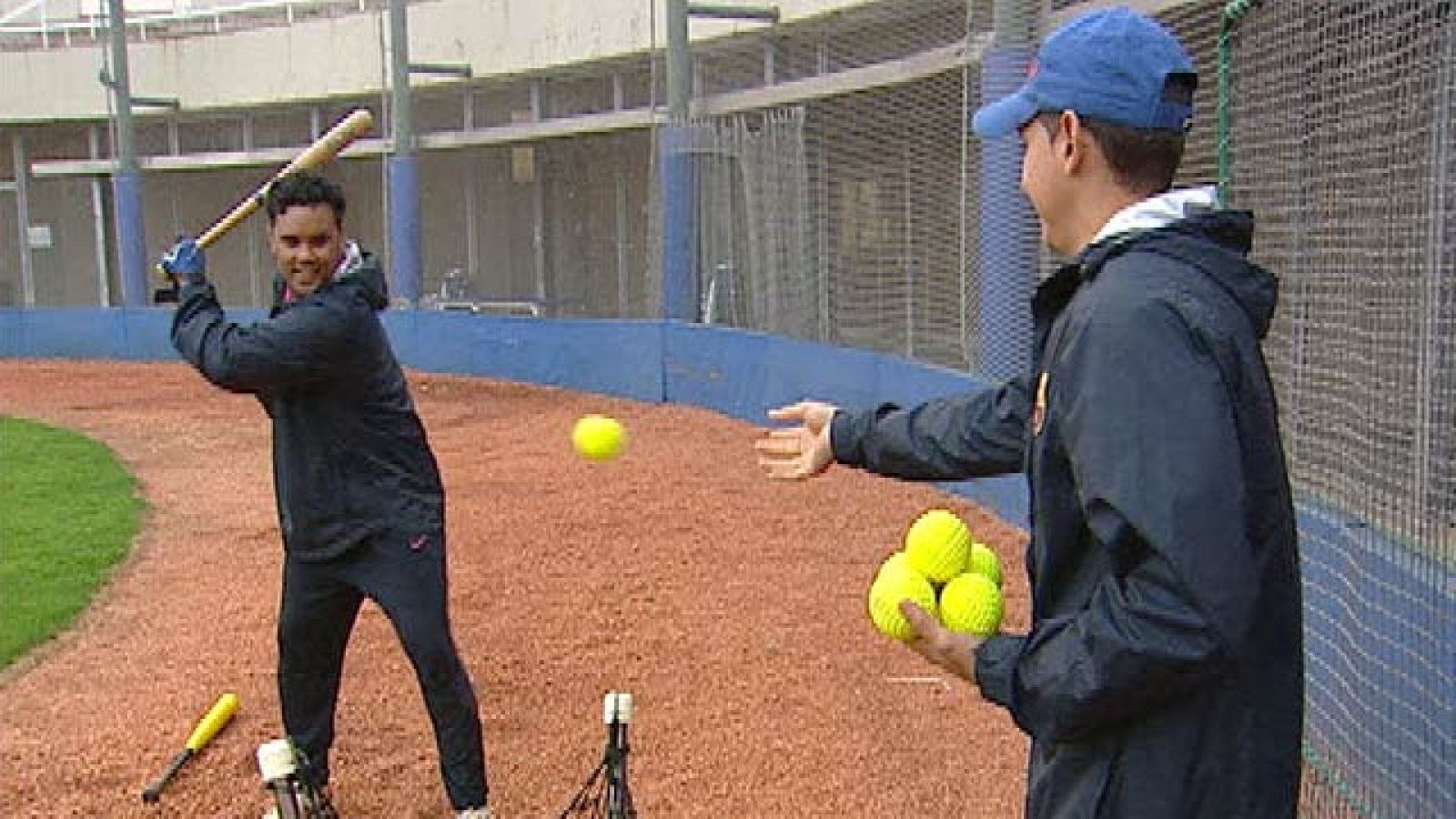 El Barça sufre un drástico ajuste económico. Las  secciones no profesionales del club, que tendrán que limitarse a competir solo en Cataluña, protestarán esta tarde en el Camp Nou por esta medida y por la desaparición de la sección de beisbol.
