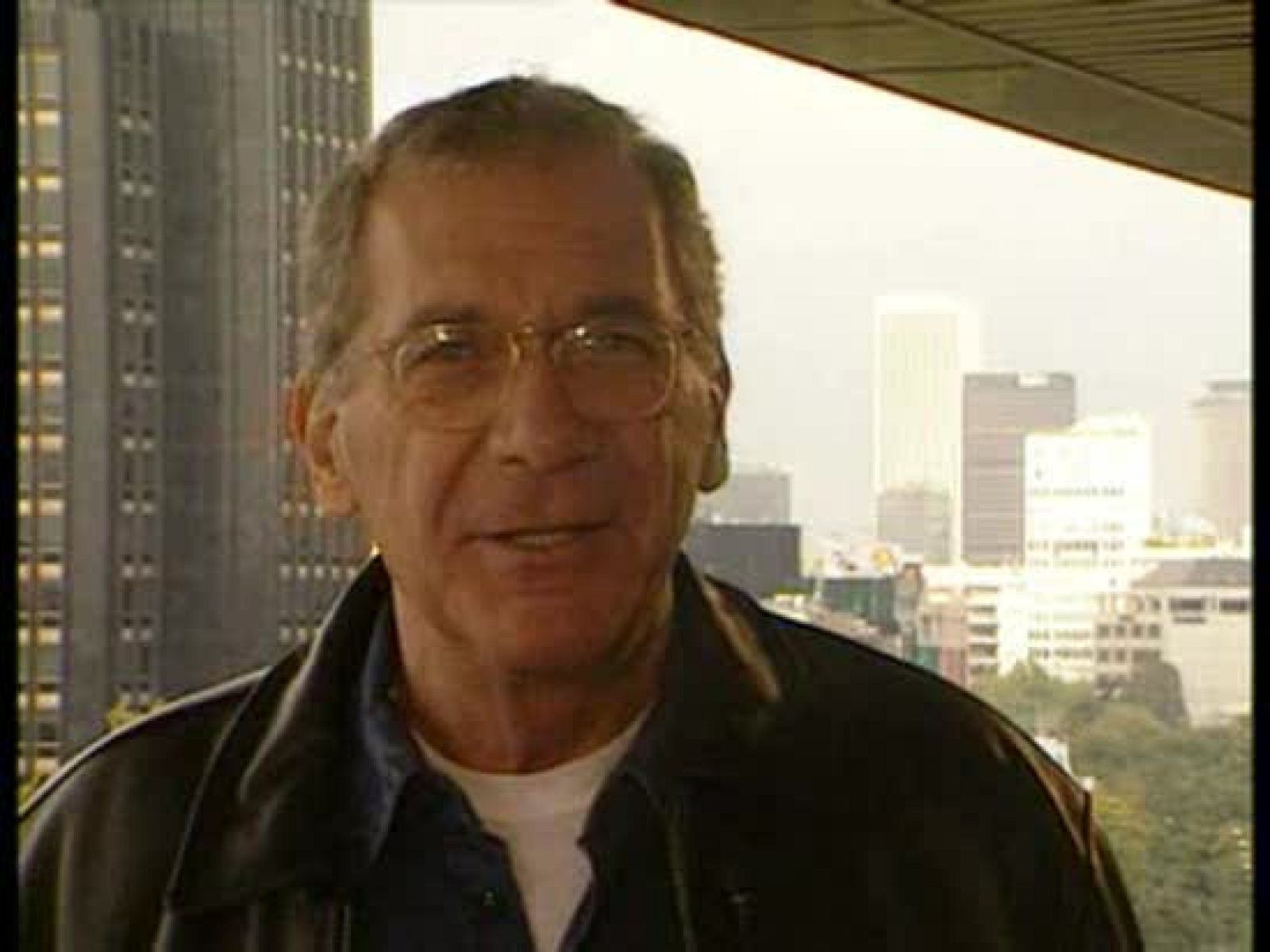 Cartelera - Sydney Pollack - Cartelera (2010) | Ver