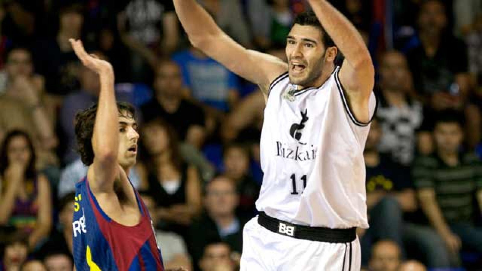 Polos opuestos en el primer partido de la Final ACB. Al Regal FC Barcelona le sobró confianza en un encuentro que Lorbek (24 puntos, 6 rebotes) hizo parecer fácil ante un Bizkaia Bilbao Basket que tardó demasiado en quitarse el miedo de la cabeza. Do