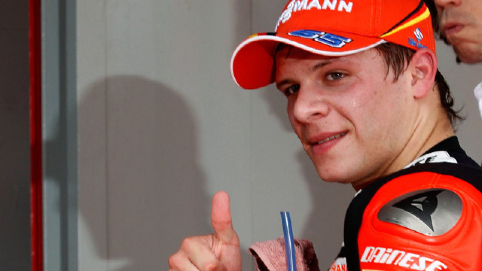 Bradl se afianza en Moto2 | Ver