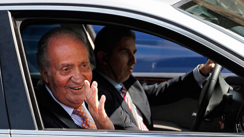 El rey abandona la clínica Planas de Barcelona tras una semana hospitalizado