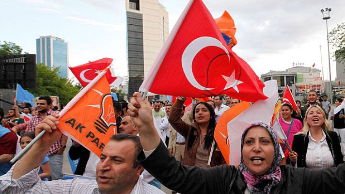 Telediario 1 - Gana el partido de Erdogan