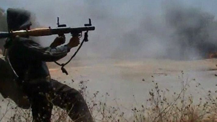  - En Libia, se recrudecen los combates