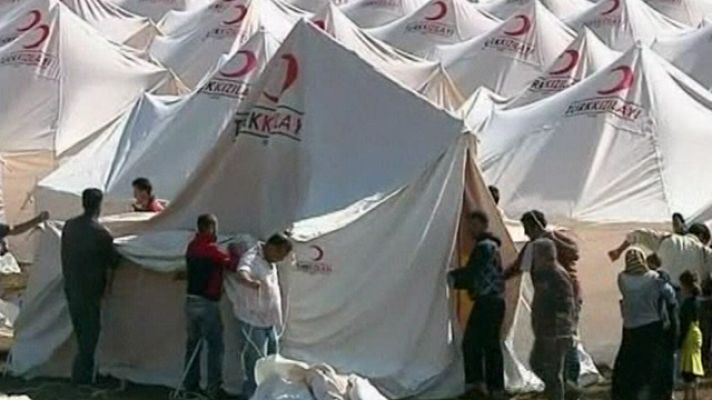 Telediario 1 - Mil quinientos exilian a Turquia