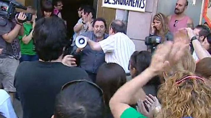 Telediario 1 - Deahucio paralizado en Cataluña