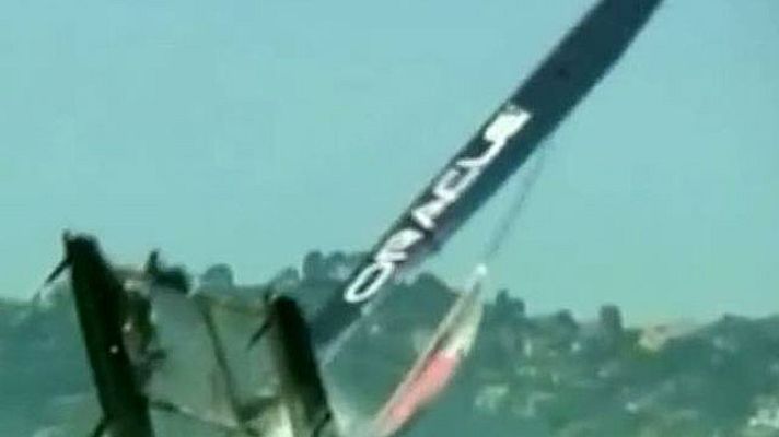  - Susto de un catamarán tras volcar