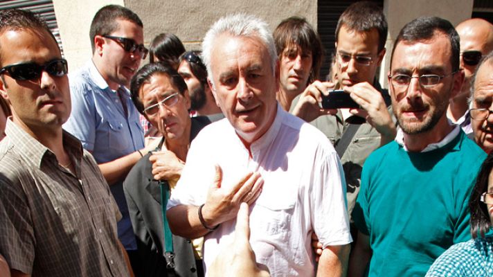  - Cayo Lara, increpado por los 'indig