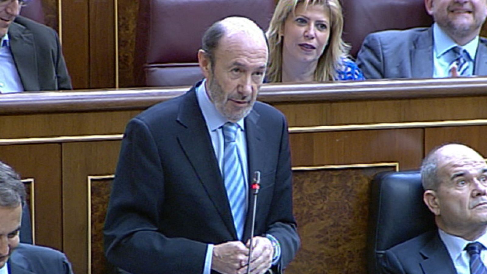 El congreso se pone de acuerdo al condenar las protestas de los indignados