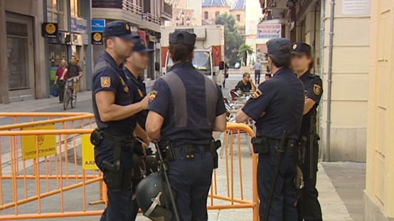 La Policía blinda la investidura de Camps para frenar a los indignados | Ver