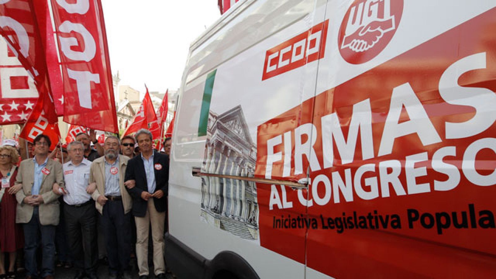 CC.OO. y UGT avalan con un millón de firmas que la reforma laboral es "inútil" | Ver