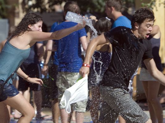 Telediario 1 - Telediario 2 en 4' - 20/06/11