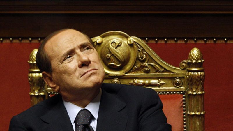 Berlusconi se enfrenta de nuevo al Parlamento y anuncia que agotará la legislatura