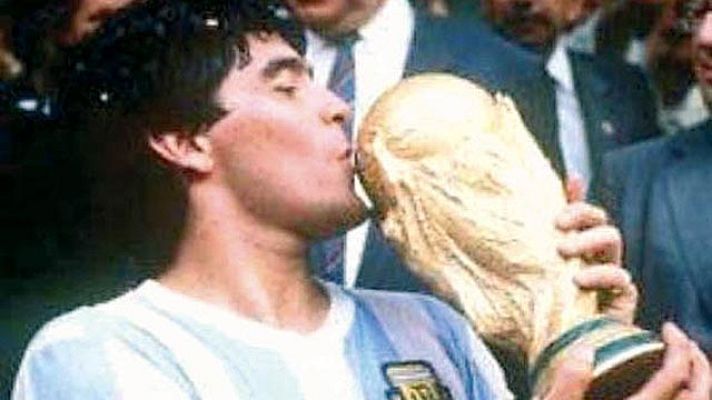 Telediario 1 - Maradona estuvo con Dios hace 25 años