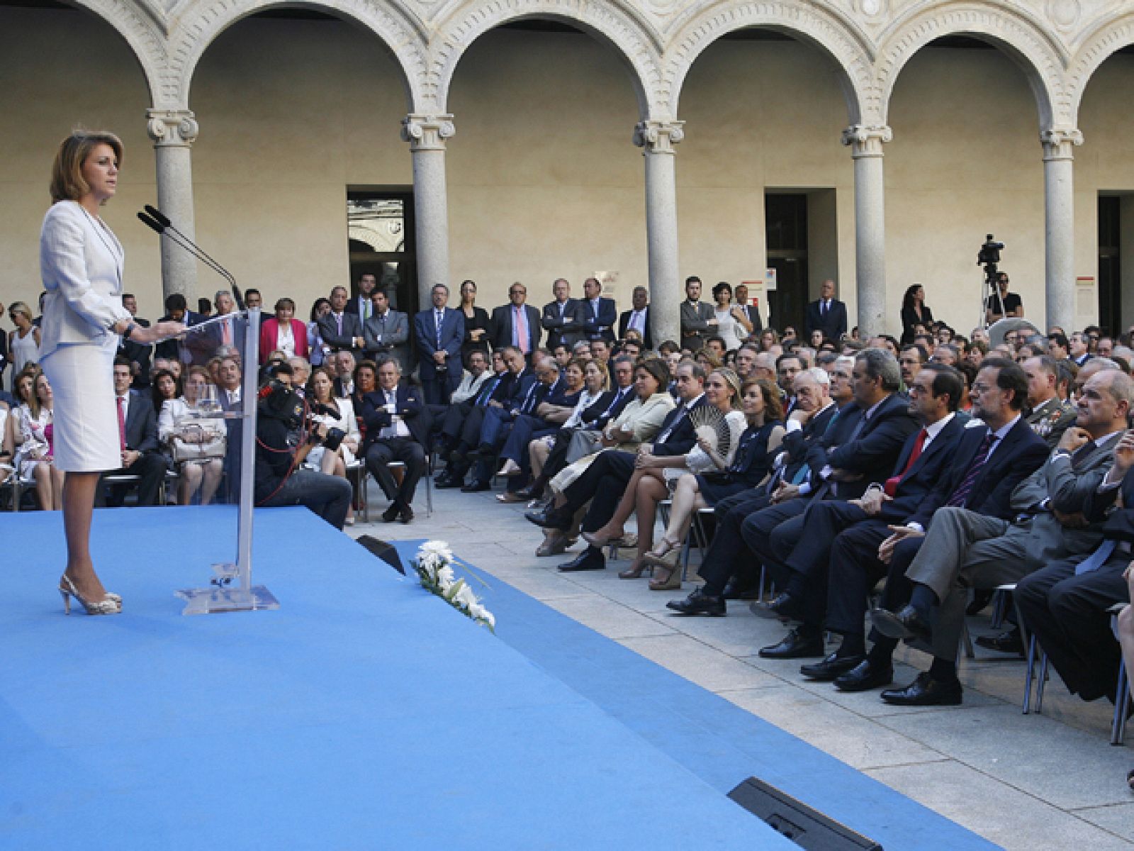 Cospedal toma posesión de su cargo con todo el apoyo de Rajoy