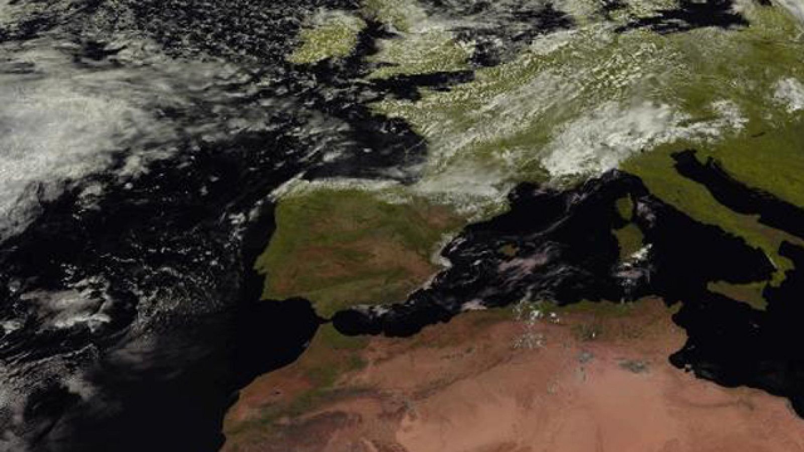 Viento fuerte de levante en El Estrecho